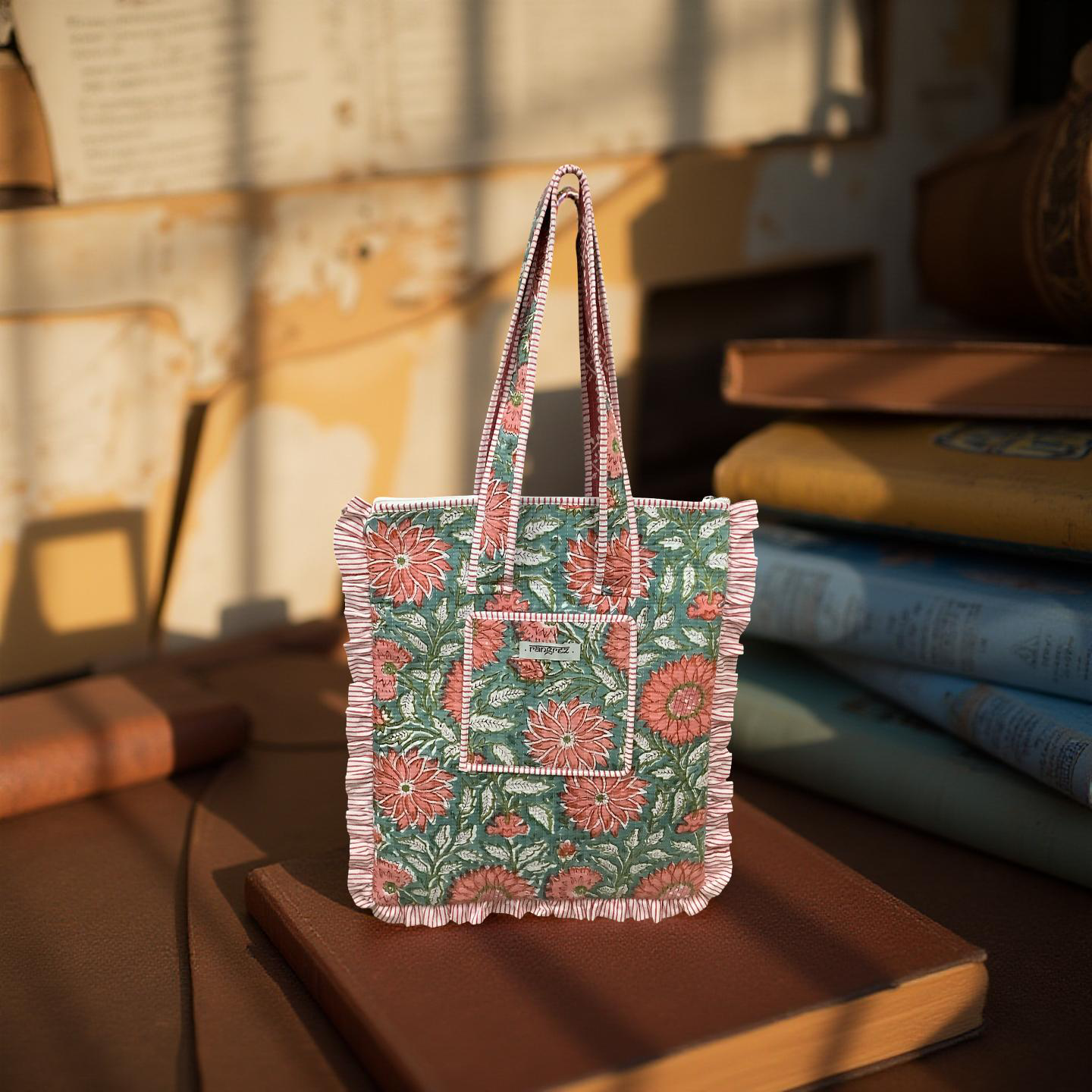 Frill shoulder tote bag with zip