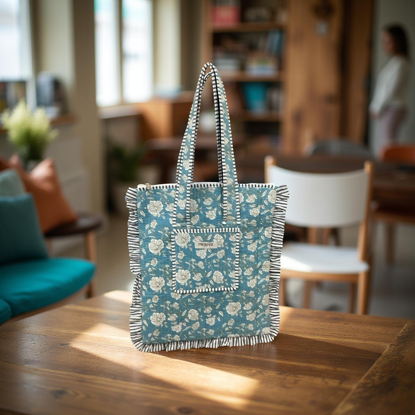 Frill Shoulder tote bag with zip