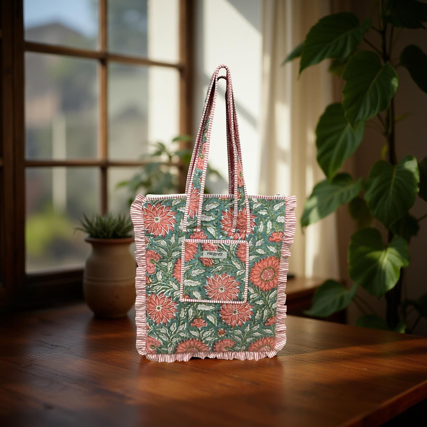 Frill shoulder tote bag with zip