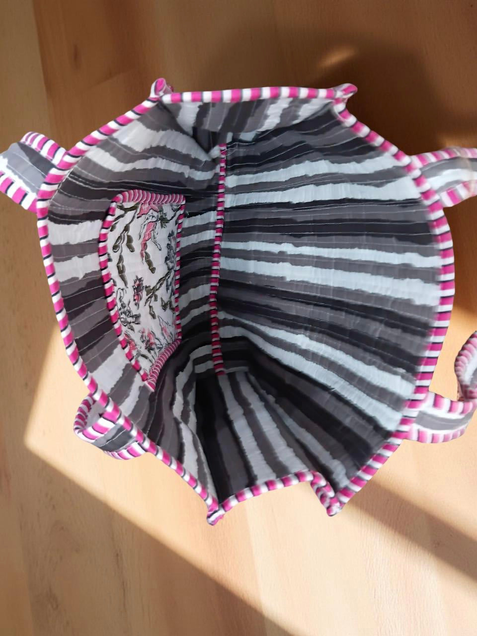 Floral white and pink mini tote bag without zip