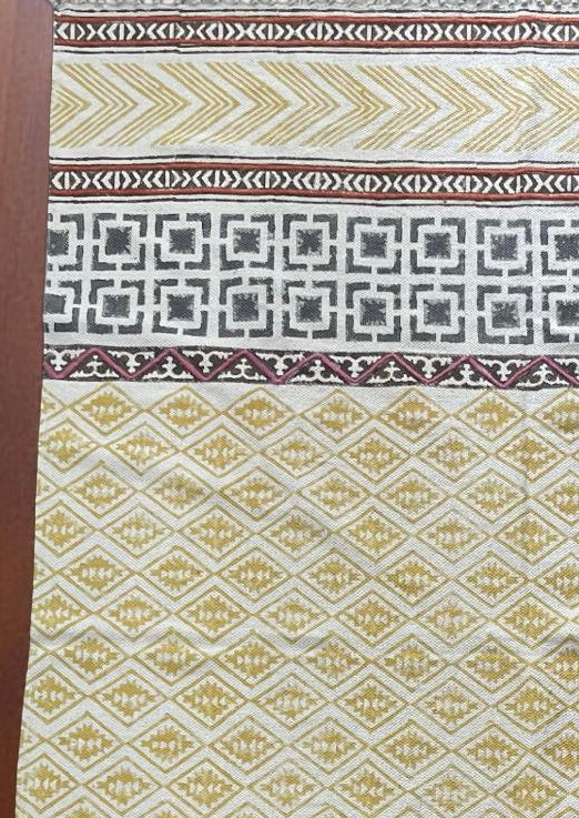 Hand block print Indian Dhurrie / Rug with hand embroidery(122*183cm /. 4*6 feet )