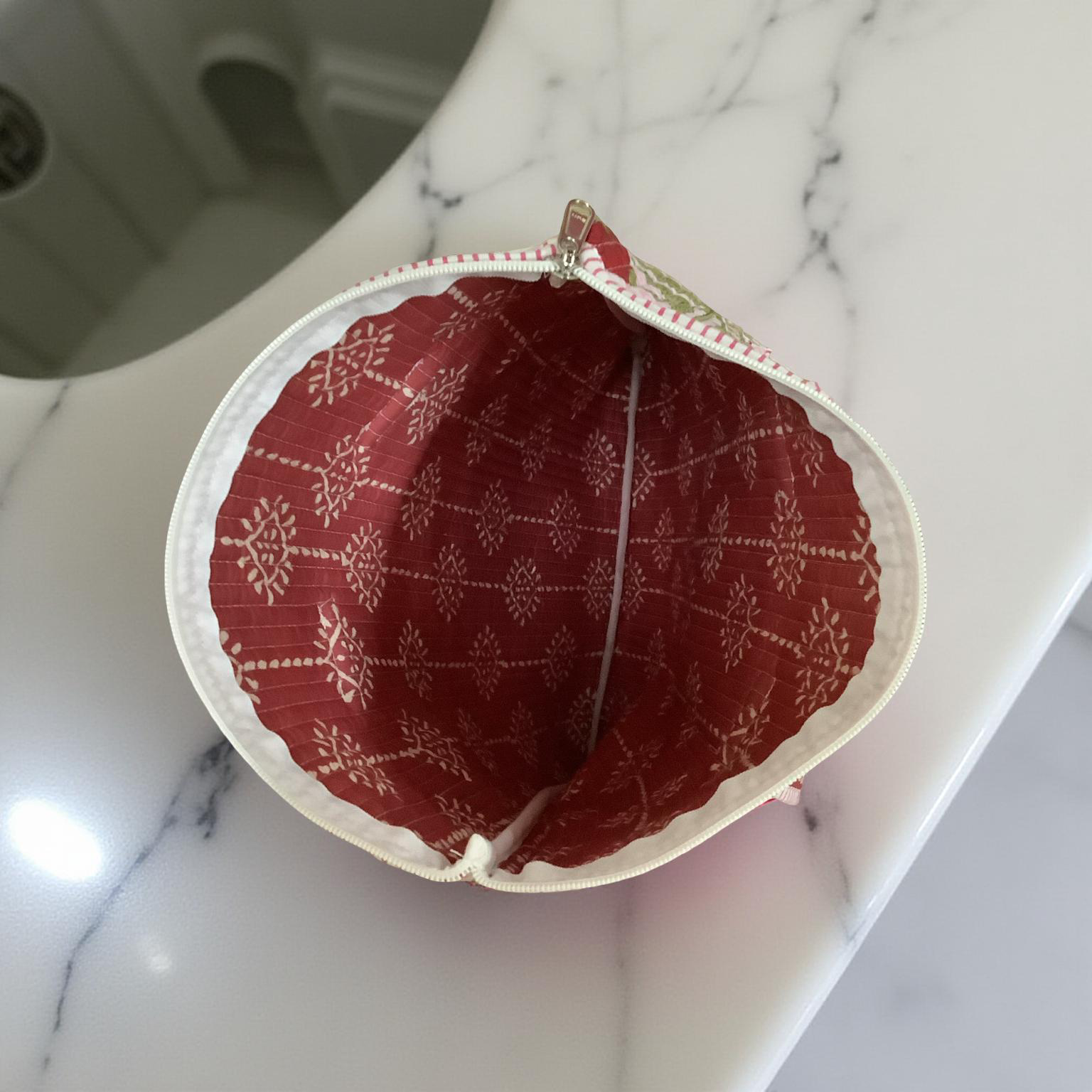 Shoulder tote bag with zip