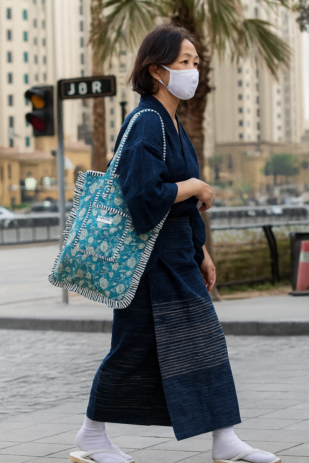 Frill Shoulder tote bag with zip