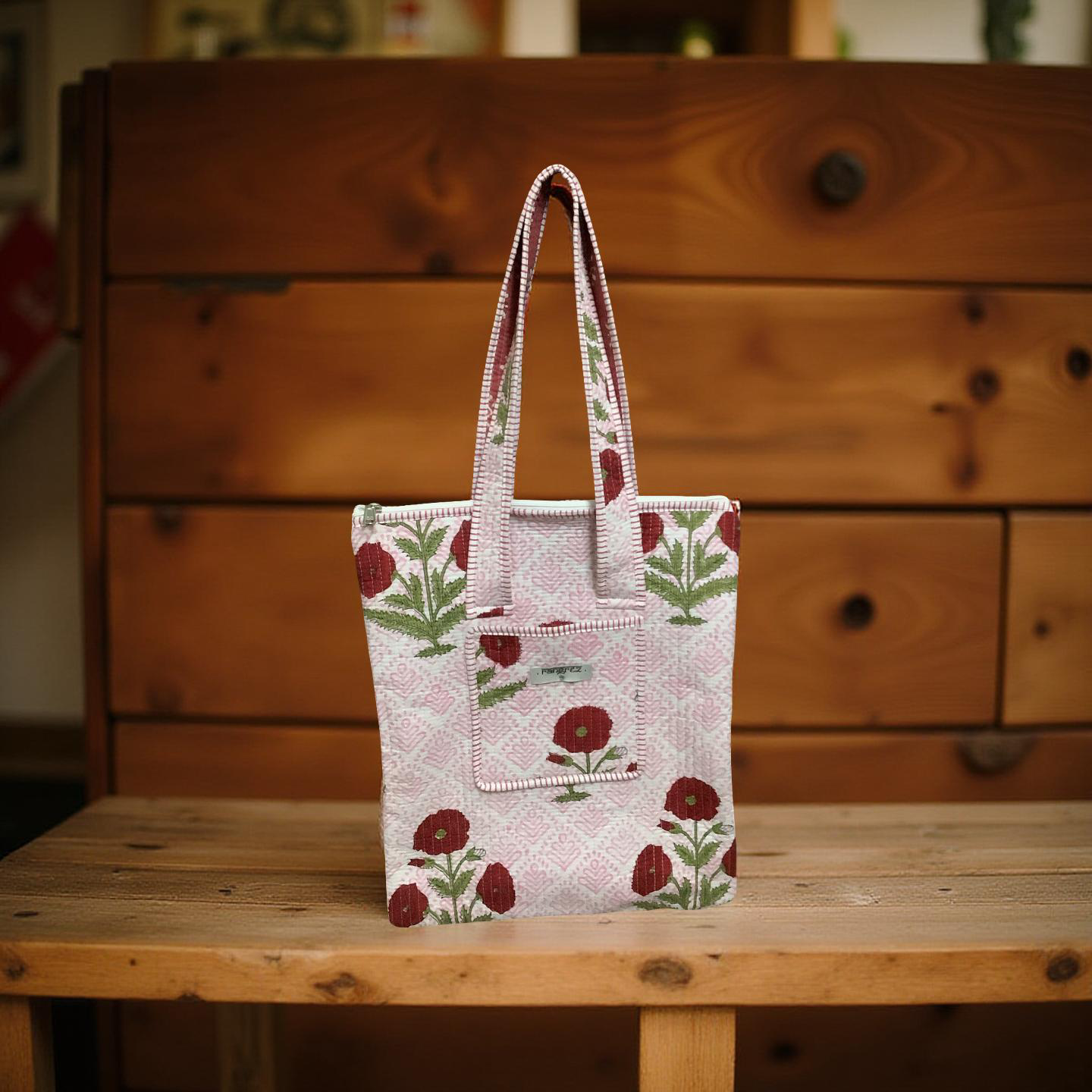 Shoulder tote bag with zip